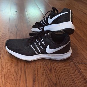 Nike swift run sneakers. Size 6 1/2